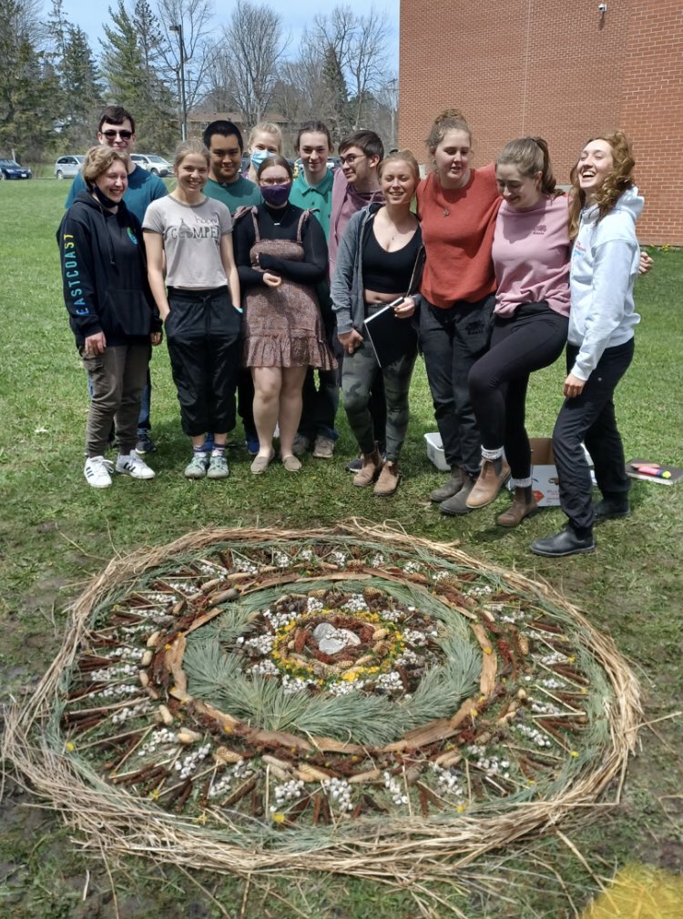 Ms. Rolston’s AWU3M class was inspired by the sun to create this Land Art made from natural foraged materials as part of class and for Mental Health Week! <a href="/SCDSB_Schools/">Simcoe County District School Board</a> <a href="/TwinLakes_SS/">Twin Lakes Secondary</a>