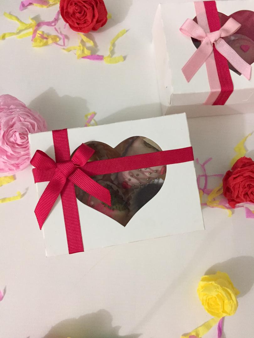 aaadvr's tweet photo. PUNTO FIJO. 
Para el día de las madres: cajita decorada con fresas y brigadeiros🥰🍫.  Por tan solo 15bs ó $3.
Ayúdenme con un RT, porfi. 🙏

Inst: @_dulcetentacionpf , por aquí pueden ver más cositas ♡. https://t.co/2AJNlQvBHp