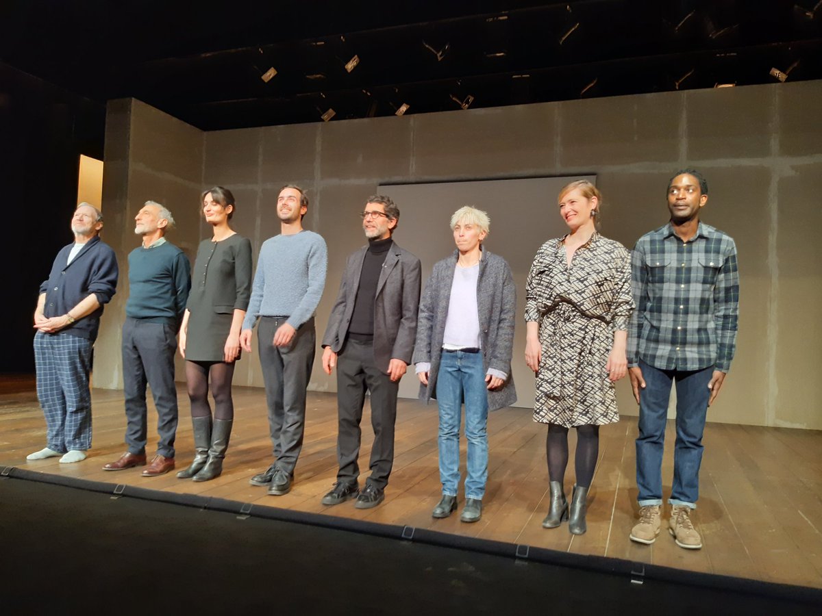 touronjn's tweet photo. #LaMouette
Au-delà du domino amoureux, d'autres thèmes émergent de cette pièce de Tchekhov : l'ambition artistique, le mal de vivre...
#CyrilTeste et @collectifmxm rendent la pièce intemporelle avec le dispositif vidéo.
#MathiasLabelle en crève l'écran!
Bientôt au @TAP_POITIERS https://t.co/2AwDe5lkBV