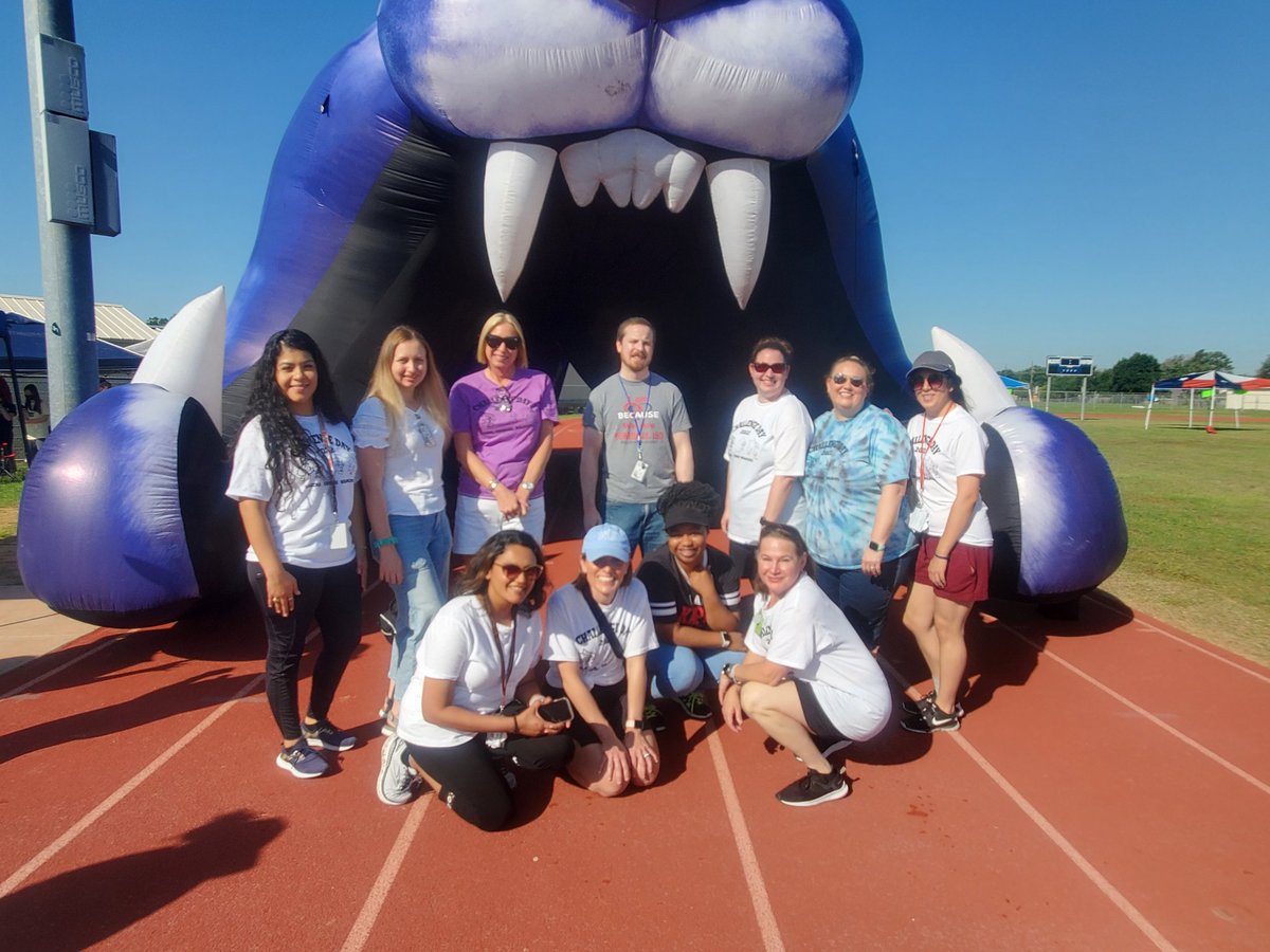 DrMichelleHowa1's tweet photo. The LSSP team at Challenge Day - we had a blast!
@Kimbum_Day @DonnaLaRue4 @KelmPooja1 @TStudentsupport ❤️ https://t.co/PR3na4TxCd