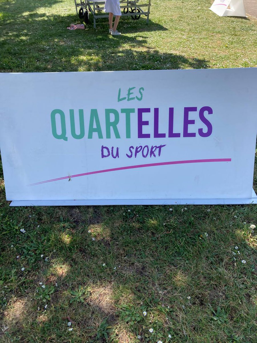 Femmes_Dem's tweet photo. ⚽ Aujourd'hui les femmes démocrates se sont jointes à l'événement des #QuartElles du sport pour promouvoir et soutenir l'émancipation des femmes par le sport et ses valeurs 💪 Go girls !
#sport #valeurs #emancipation https://t.co/TH2LprvrFy