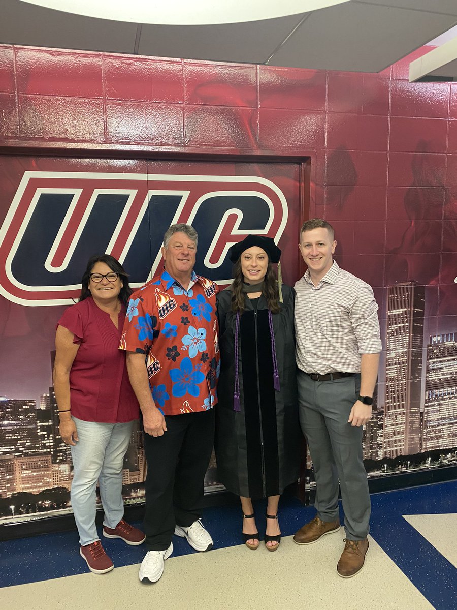 UIC_Softball's tweet photo. Rockstar alert 🚨!!! Not only did Taylor Cairns @TNicoleC727 graduate with a Doctor of Pharmacy Degree today, but she did it with a 4.0!!!🔥🔥 https://t.co/VT2rWITU99