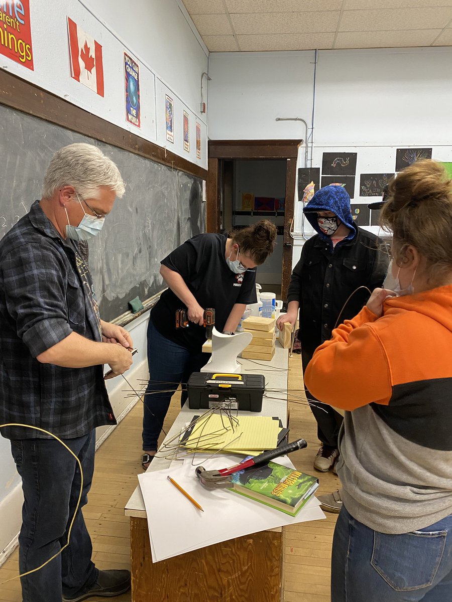 TaraMcFarling1's tweet photo. Creating 3D sculptures this afternoon @MBallachey @GEDSB #collaboration #intermediateprojects https://t.co/OuhvD0agyQ