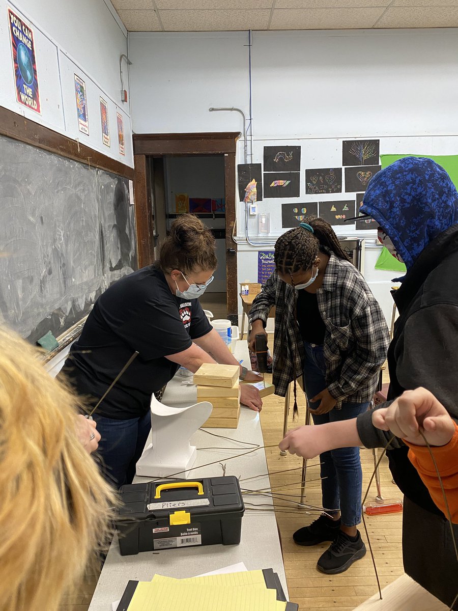 TaraMcFarling1's tweet photo. Creating 3D sculptures this afternoon @MBallachey @GEDSB #collaboration #intermediateprojects https://t.co/OuhvD0agyQ