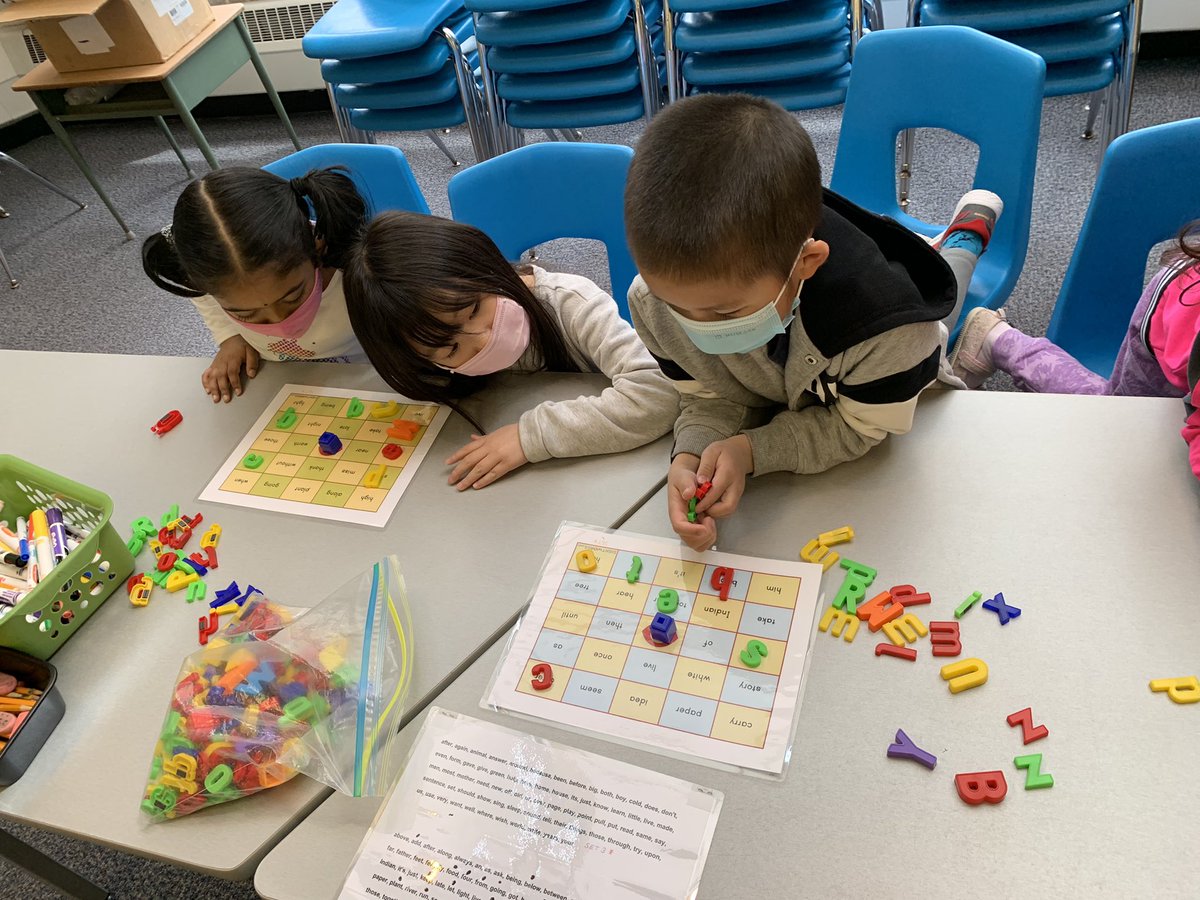 MsJZhang's tweet photo. SKs working on their sight words with a quick game of bingo! #earlyyears #reading @LC3_TDSB @tdsb @EarlyYearsTDSB https://t.co/CUb55jvxWb