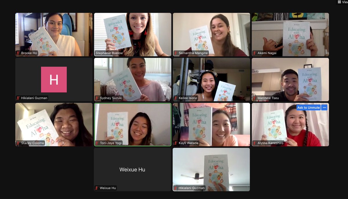 stephbuelow's tweet photo. Mahalo for your generosity, @jiwase1 This @uhmanoacoe BEd graduating cohort of Elem educators are ready to #EducateWithAloha 💕 https://t.co/QnglWsCImE
