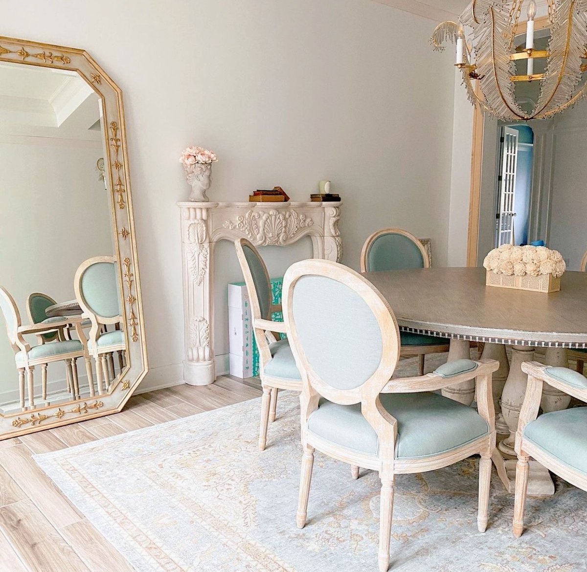 Not every space can be as fit for a queen! (ISA-1 Blue)

Styled by: @thehappilyeveralways

Link in bio!

#homedecor #homedesign #homesweethome #diningroomdecor #diningroomdesign #decor #design #queen #spring #springdecor