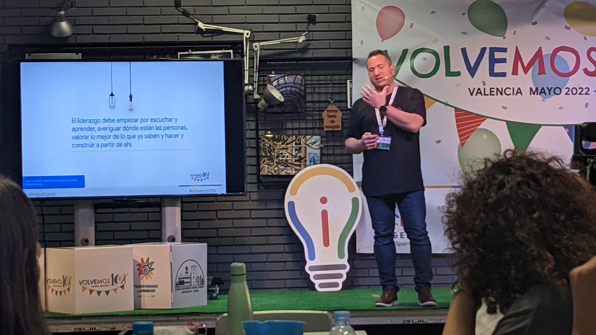 GEGSpain's tweet photo. #Volvemos10x @miguelujeda 

"El liderazgo debe empezar por escuchar y aprender, averiguar donde están las personas, valorar lo mejor de lo que ya saben y hacer y construir a partir de ahí" 

@antosevi @albertsanahuja @martam_go @AliceGiner @lorena_arroyo86 @MartaLeonSala @EnriTIC https://t.co/FxutVSRTxJ