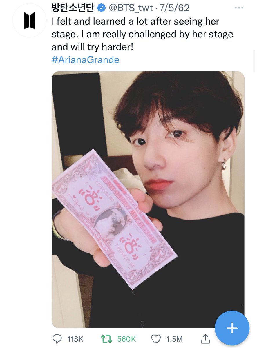 aritanth's tweet photo. วันนี้ครบรอบ3ปีที่จองกุก @BTS_twt ไปคอนเสิร์ตของ Ariana Grande ค่ะเป็นโมเมนต์ที่น่ารักมากทั้งสองต่างออกมาโพสต์ชื่นชมกันและกันจองกุกได้ทวิตถึงแรงบันดาลใจที่ได้จากการไปคอนของอาริ อาริโพสต์ขอบคุณที่จองกุกมาชมคอนเสิร์ตของเธอและอาริได้นำรูปที่ถ่ายกับจองกุกไปตั้ง Lock screen ด้วยค่ะ https://t.co/EvZmFRJmyQ
