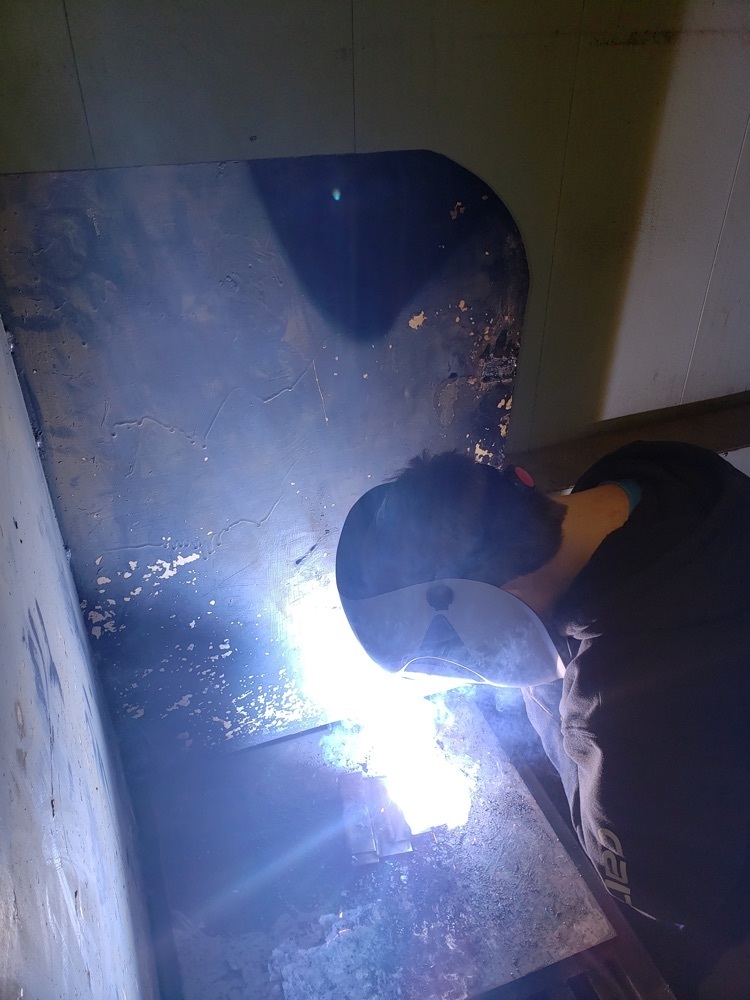 TrentonBulldogs's tweet photo. Welding in Ms. Roy’s Ag class! #TMSPRIDE🐾 https://t.co/oDU03ZDaIP