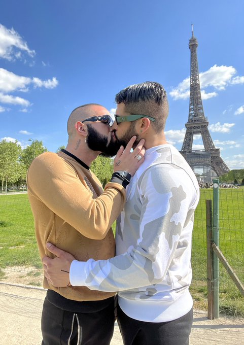My favorite city avec my favorite man 💘 https://t.co/7HcSNhtl0u<a href="/tag/pride"class="tags"><span>#pride</span></a>