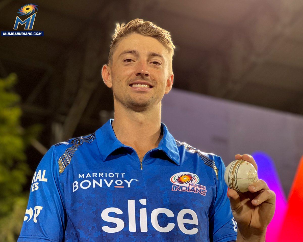 mipaltan's tweet photo. A night to remember. An over to remember. A game to remember. 🙌💙

#OneFamily #DilKholKe #MumbaiIndians #GTvMI #DanielSams https://t.co/XhnBTdJhXh