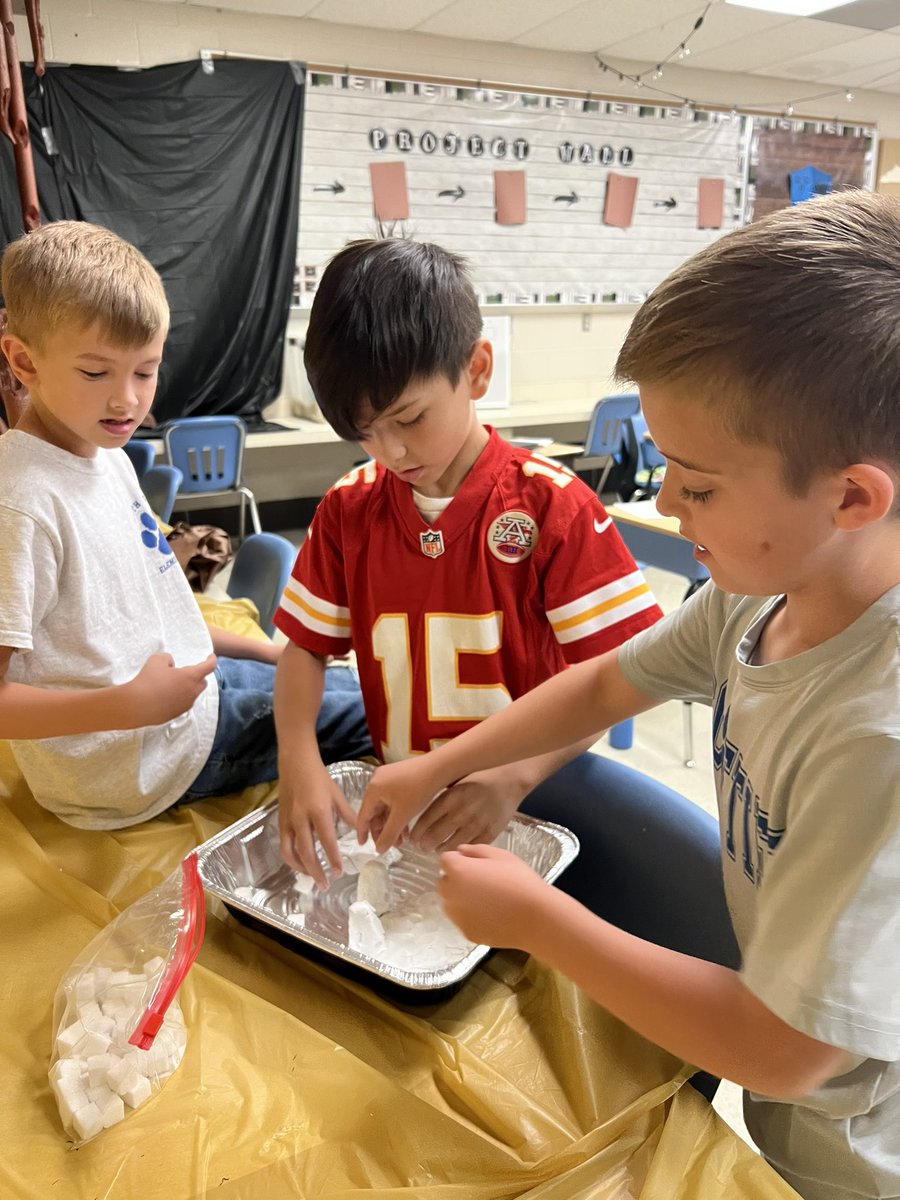 SeekGrowExpress's tweet photo. What’s needed for a cave to form? A soluble rock like limestone, water, an acid like the carbonic acid in our rainwater, and TIME! We squeezed a few million years into a day, and formed our own caves! #kidsdeserveit #seekgrowexpress #edchat https://t.co/Ya1atnO2sA