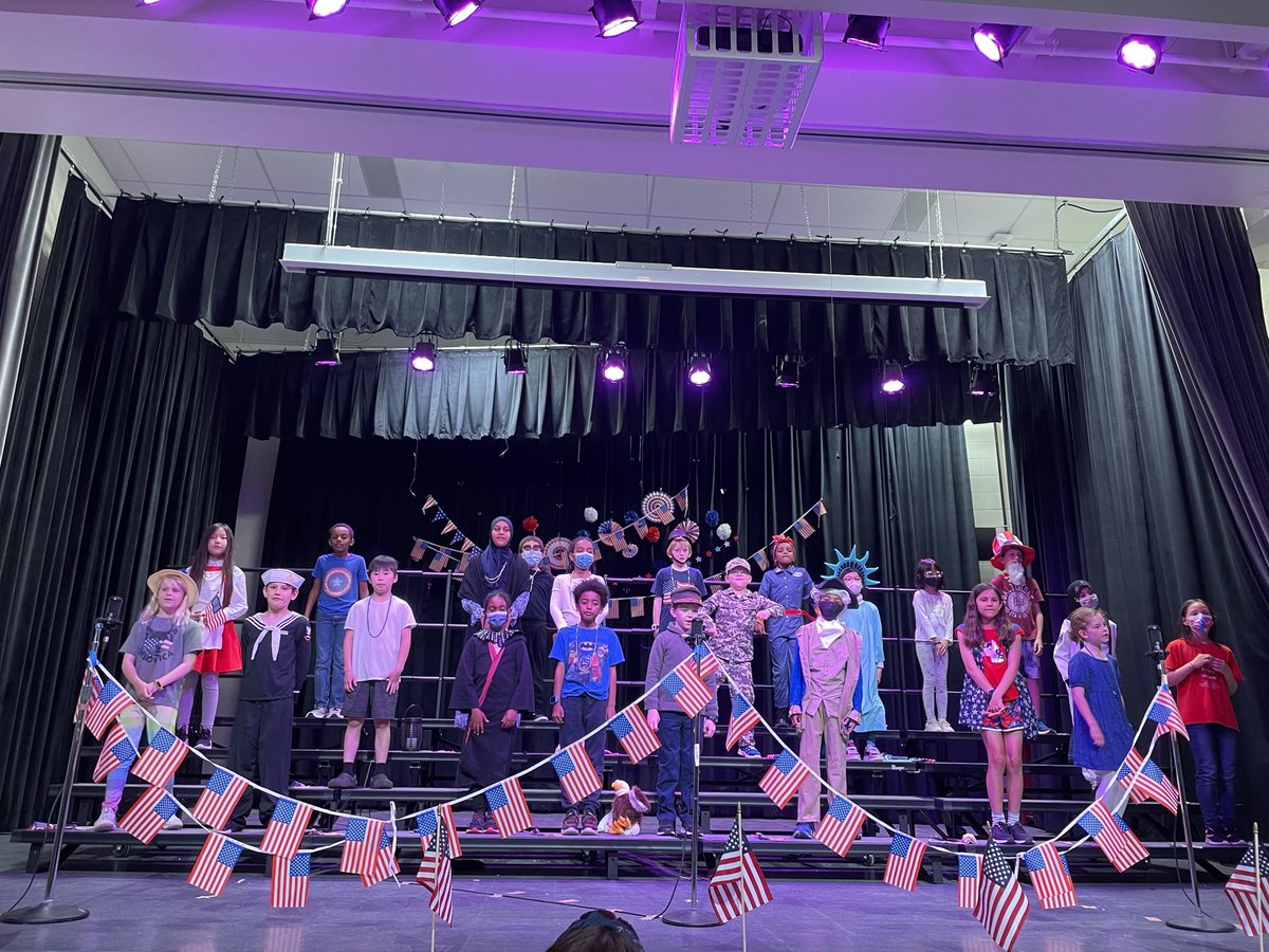 A patriotic celebration takes over the ATS stage with Ms. Blake's 3rd grade class play! ❤️🤍💙