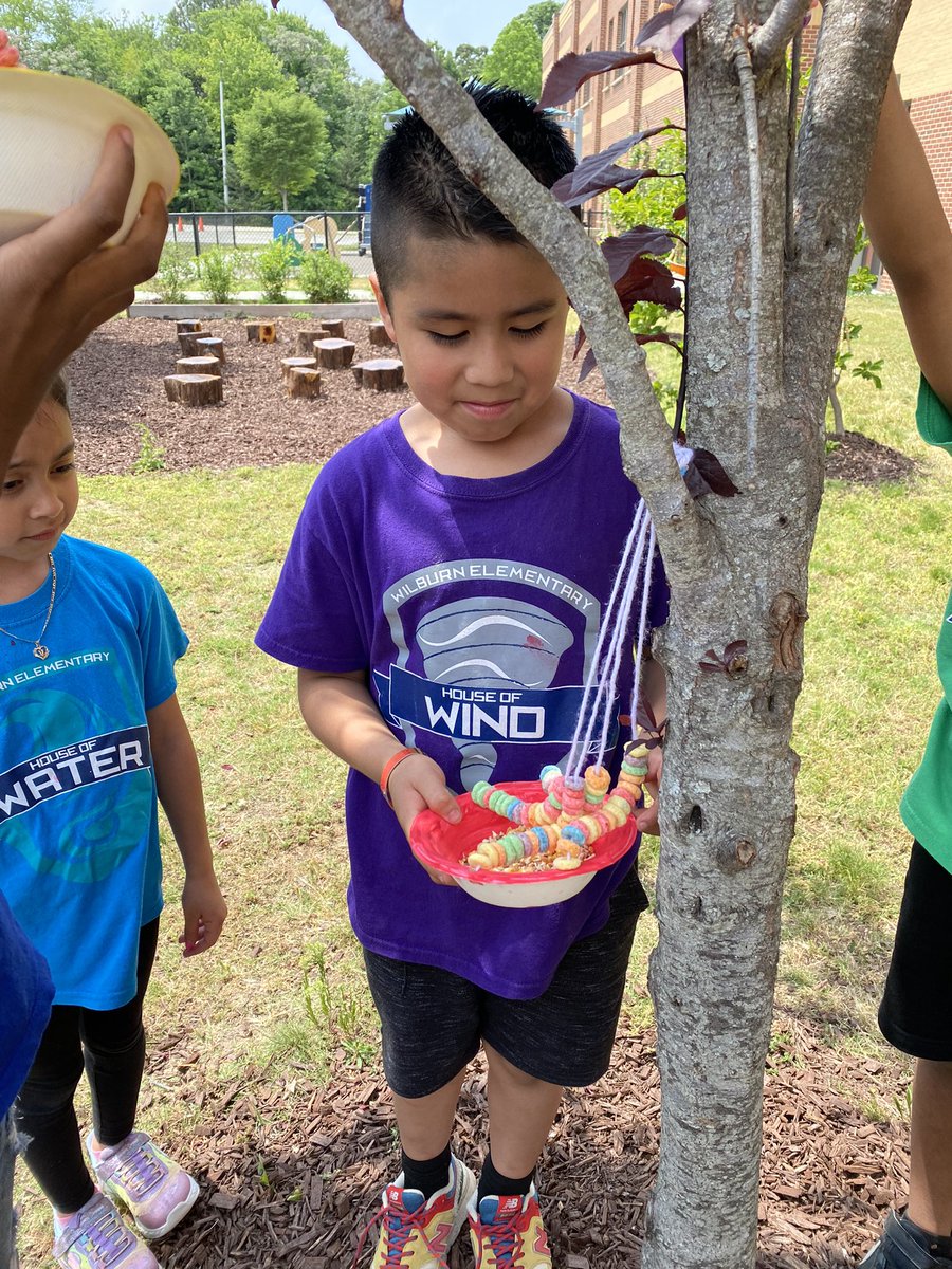 Feeding the birds around us and helping the world all at the same time! #WilburnProud #BetterWorldDay #ELEducation #ExpeditionaryLearning