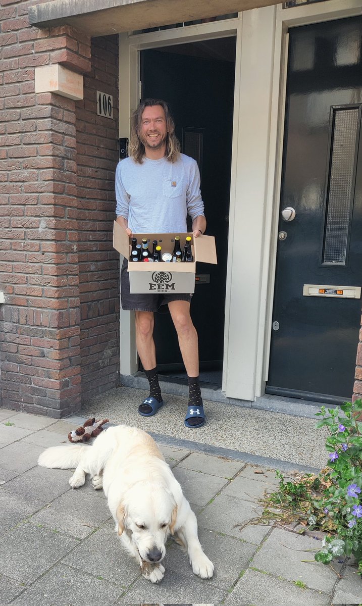 We hebben een paar hele trouwe klanten die al best lang een #bierabonnement bij ons hebben. 
>Bouke - 2 jaar abonnement:'Voor mij is het Buurtbier pakket een heerlijk moment elke maand. Met een grote glimlach pak ik de biertjes uit, maak een foto en deel ze met vrienden.'🥳