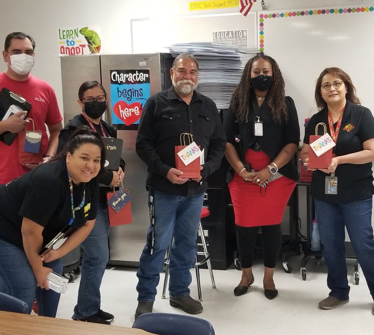 Thank you Mrs. Sallis for all the wonderful treats and breakfast! Our CTE Department truly appreciates you! ❤💛🖤 <a href="/EDAztecs_HS/">Venessa Betancourt</a> @nsallis_EDHS  #TeamSISD