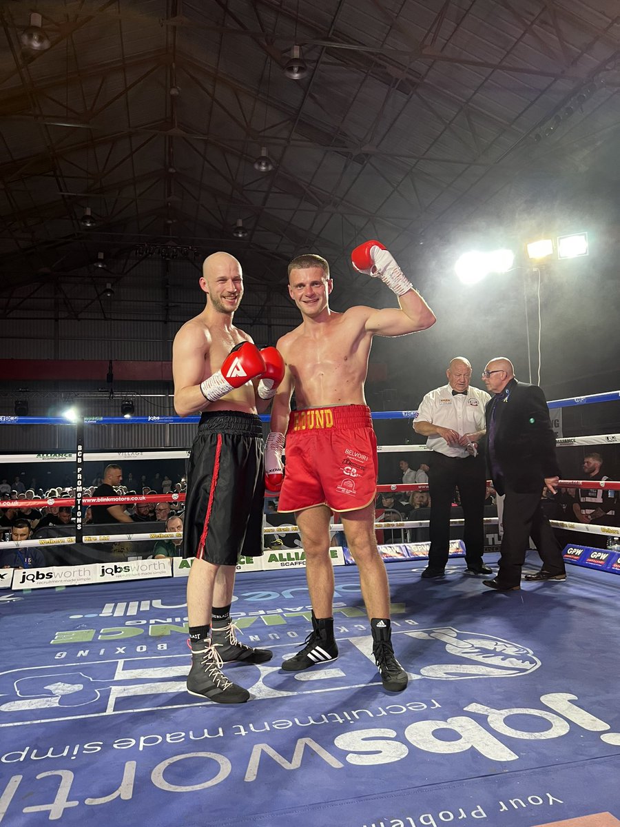 🥊 Alex Round opens the show with victory over Josh Cook.

Watch the whole show free and live here

👇🏻

youtu.be/FJLhM5h0Qzw