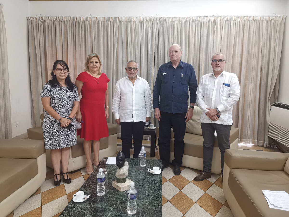 Ministro del #Mincex <a href="/R_Malmierca/">Rodrigo Malmierca Díaz</a> recibió al Sr. Rodolfo Sabonge, Secretario General de la  #AEC. Intercambiaron sobre las posibilidades de cooperación entre los países de la organización. #Cuba será sede de la VI Reunión de Cooperación Internacional de la #AEC el 11 de noviembre