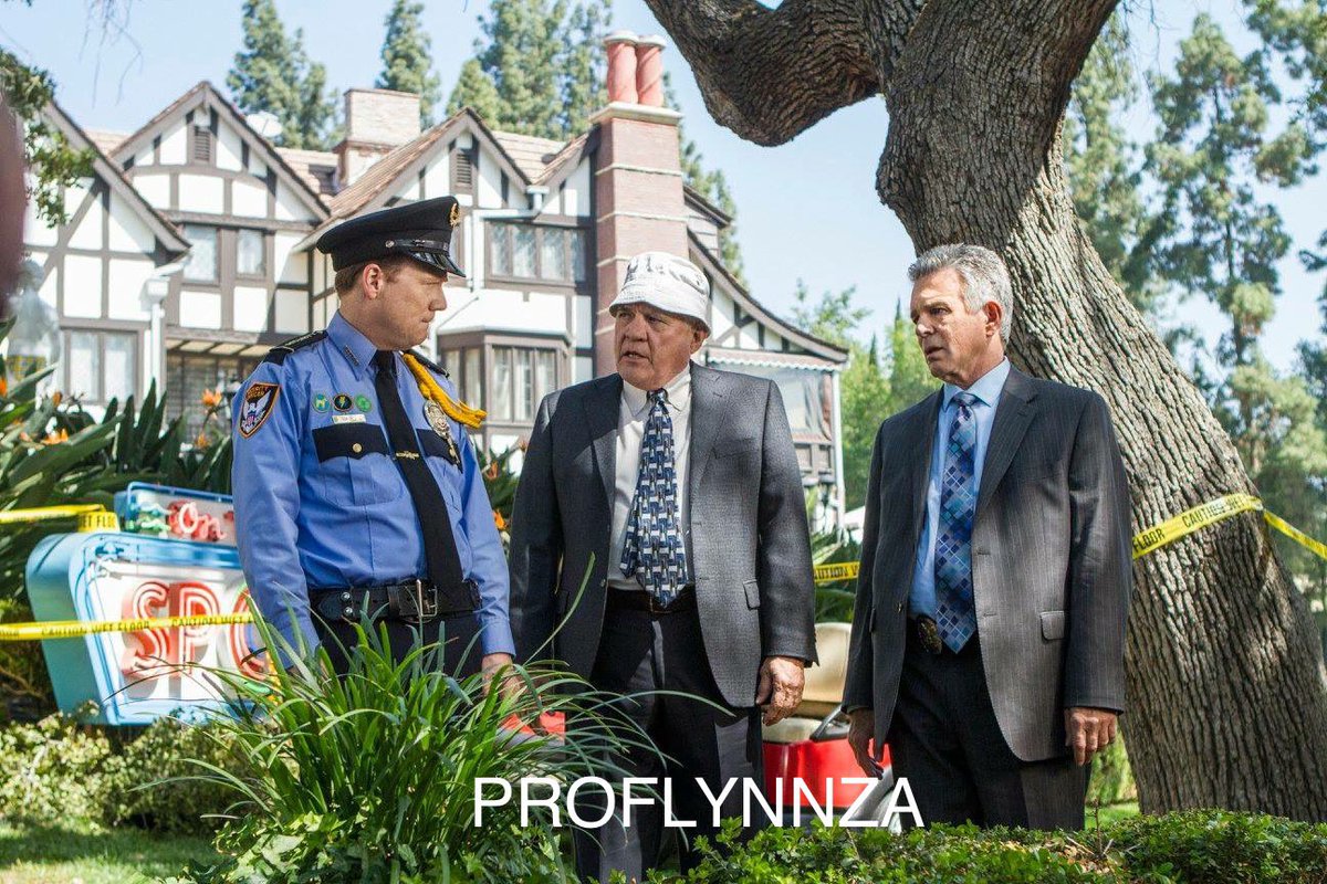 bridgette_TN's tweet photo. Flynn! You just had to roll down the window! 😆😆 #MajorCrimes S3E3 “Frozen Assets” #JonathanBaird #AndrewDaly #Falcon Happy #ProFlynnzaFriday #MissTheseGuys #Bromance #LtFlynn #LtProvenza #TonyDenison #GWBailey https://t.co/kv2ZZP0XfC