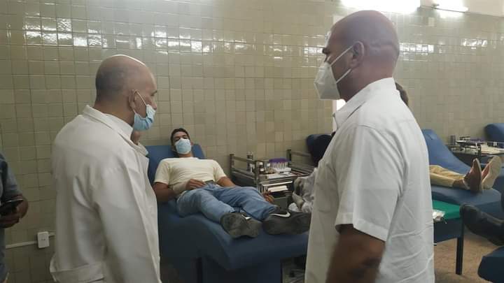 CUBAH0RA's tweet photo. #AHORA | 2:05PM. 
Así se responde un pueblo. Así nos ayudamos todos. Así le hacemos frente a las adversidades. 
❗️Así decimos #FuerzaCuba, #FuerzaHabana ❗️

📍¿Cómo donar? Algunos requisitos para hacerlo: 

✅Tener entre 18 y 65 años
✅Peso mayor de 50kg https://t.co/oNq09avql1