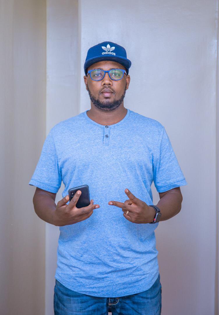 ktradiorw's tweet photo. Heyyyy it's fridaayyyy, join me for the best hits music in town! Only on KTRadio with @iamdjcox on the one's and two's #DjTubyine https://t.co/t8gcH3dO4o