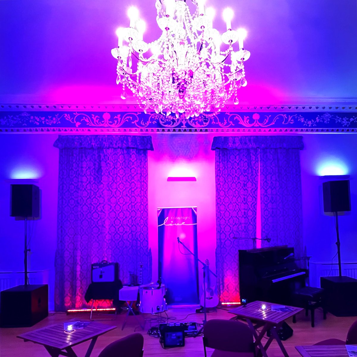 One of my favourite rooms in the world! SO lovely to be back at the <a href="/ArdsArts/">Ards Arts Centre</a> Centre for the fourth time! Tickets still available on the door - come on down! #newtownards #ardsartscentre #cultureardsandnorthdown