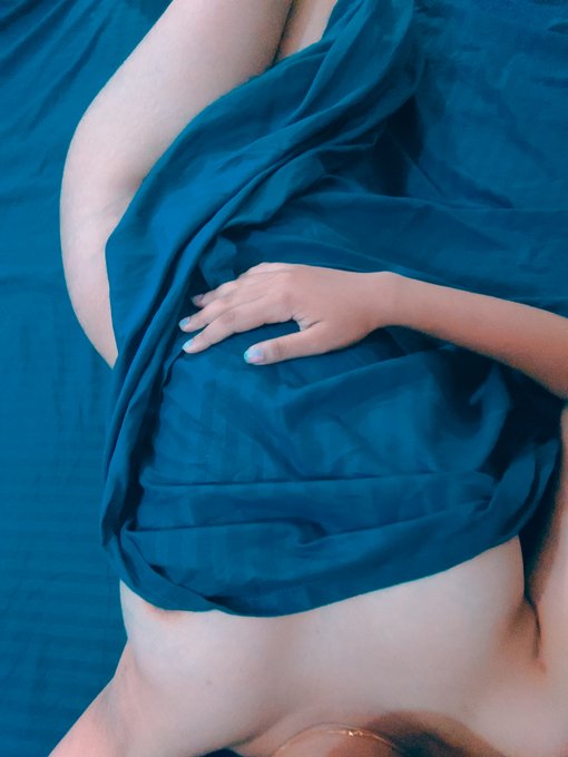 I didn&rsquo;t bring a vibrator with me on this trip and I&rsquo;ve had to masturbate with my hands, like some kind