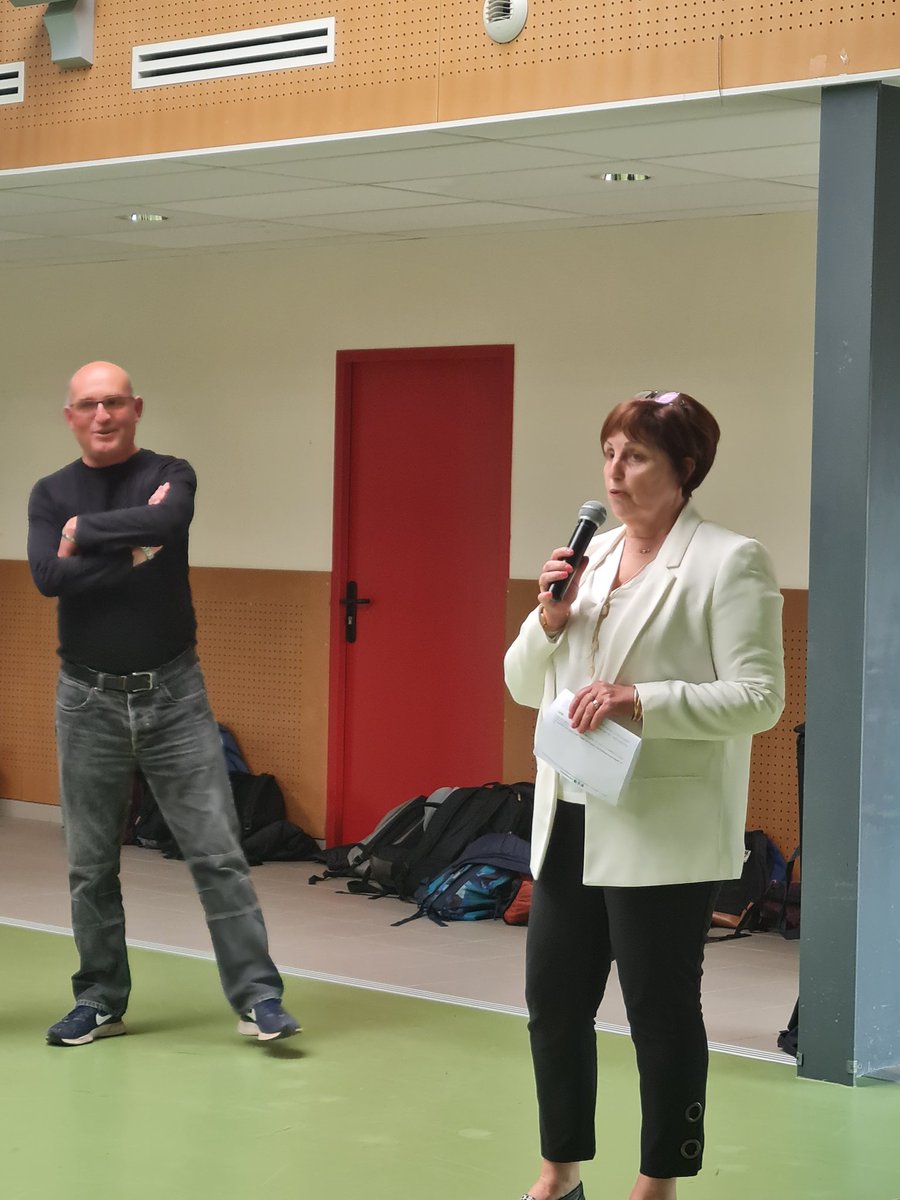 #EntreprendrePourApprendre Restitution du projet de mini-entreprise M par les élèves.👏 à eux!
<a href="/Cardie_Grenoble/">Cardie_Grenoble</a> @DASENDROME @eduscol_lettres <a href="/GrenobleLettres/">LettresGrenoble</a> <a href="/Twictadrome/">TwictaDrôme</a> <a href="/acgrenoble/">Académie de Grenoble</a> <a href="/Eduscol/">éduscol</a> <a href="/NatEduc/">EducationNationale</a> <a href="/DRANE_Grenoble/">DRANE - Académie de Grenoble</a>