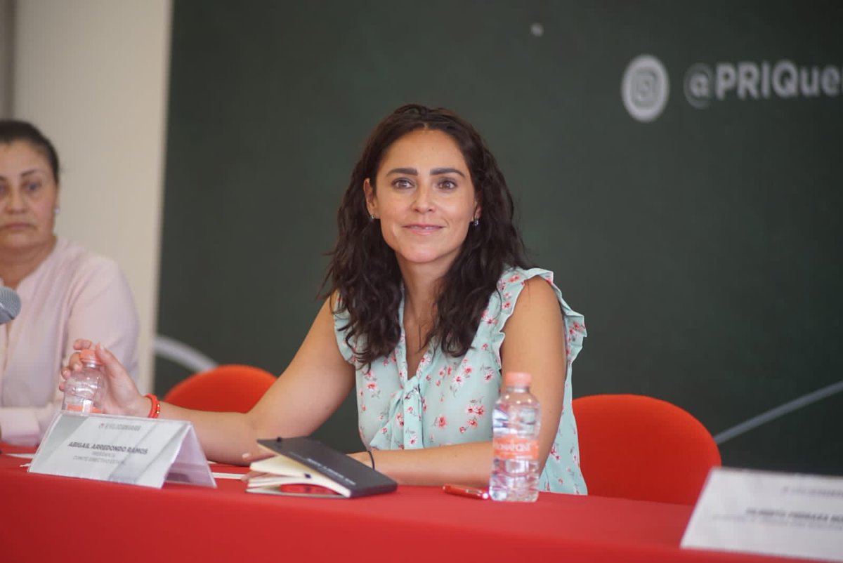 AbiArredondo's tweet photo. Preparamos  buenos proyectos para Querétaro y sus municipios, incluyendo y uniendo a todos: mujeres, hombres, jóvenes y a todos aquellos que buscan sumar.

El ánimo de los priistas sigue arriba, vamos a seguir fortaleciendo al partido más grande de México, el #PRI

#GenteValiente https://t.co/OieXjS7IGP