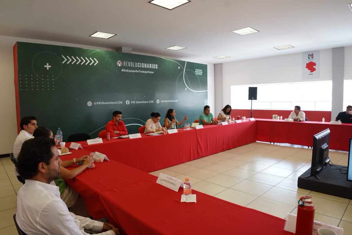 AbiArredondo's tweet photo. Preparamos  buenos proyectos para Querétaro y sus municipios, incluyendo y uniendo a todos: mujeres, hombres, jóvenes y a todos aquellos que buscan sumar.

El ánimo de los priistas sigue arriba, vamos a seguir fortaleciendo al partido más grande de México, el #PRI

#GenteValiente https://t.co/OieXjS7IGP
