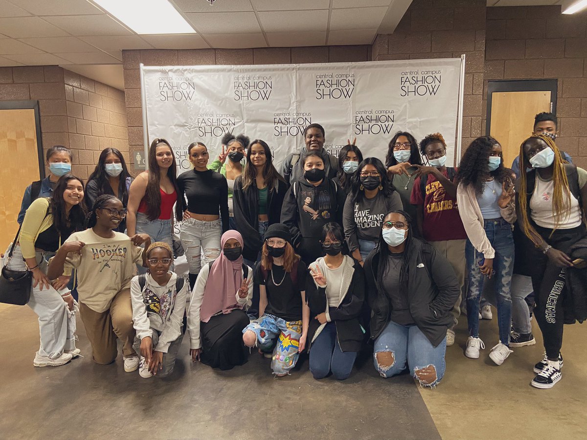 MsGarciaNHS's tweet photo. We had a great time supporting some students from North in the program! Congrats Dai Kay, Augustine Oropeza, and Roxana Barahona! https://t.co/FthqiCvPNJ