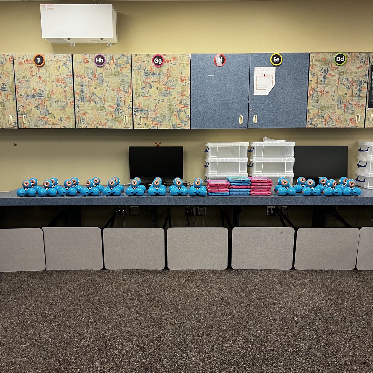 opensource_kids's tweet photo. Robot army ready and awaiting 2nd graders to program them! https://t.co/R1ADp5iQcV