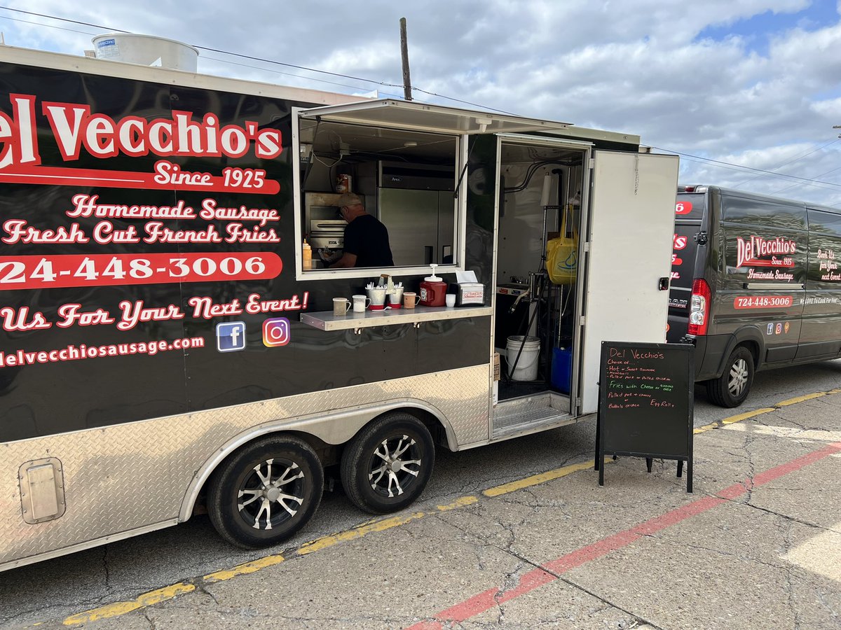 DrStanWhiteman's tweet photo. Thank you @HighlandsSD for sending Del Vecchio food truck to Highlands Elementary School this week for Staff Appreciation! https://t.co/76dW6VJE49