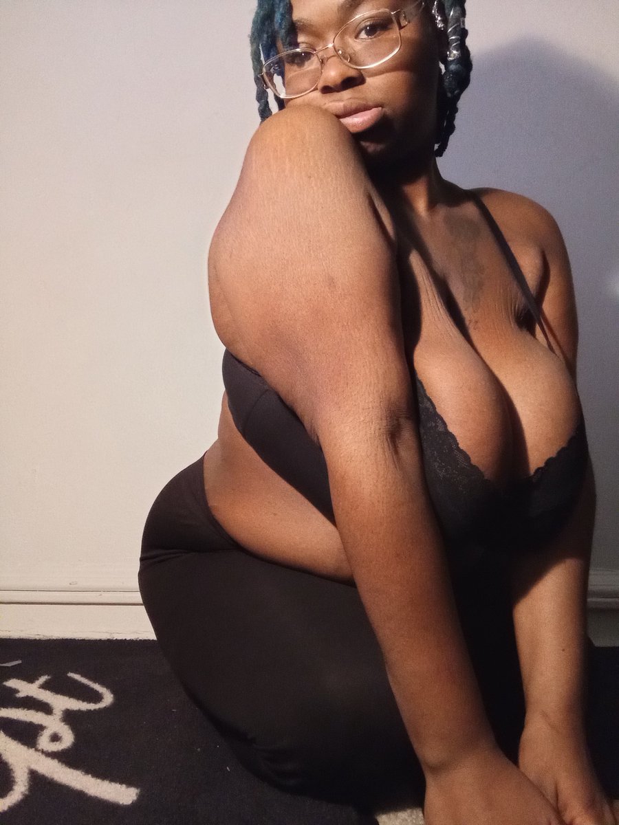 bettyspope's tweet photo. What would you wish forβ#thickgirlA #BodyPositive #CurvyGirl #PlusSize #BbwSubscribe #beautifulblackwomen #bbwmodeling #naturalhairmodel #afro #fitness https://t.co/PTnZg92VWy