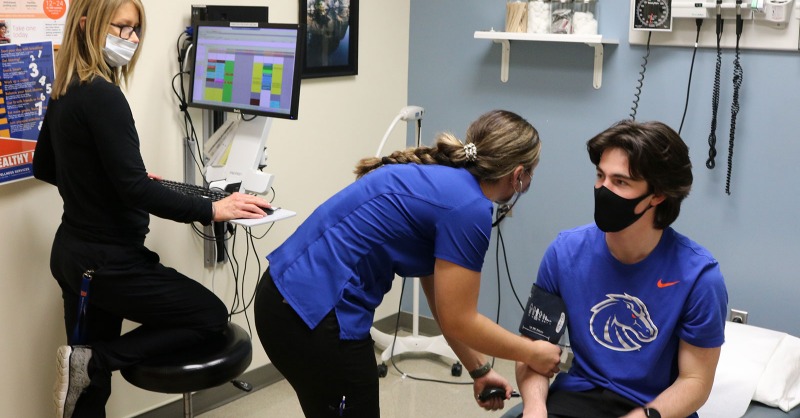 BoiseStateAlum's tweet photo. In recent weeks, many @BoiseState registered nurse students agreed to participate in clinical opportunities within @bsu_health, allowing them to get needed hours and experience nursing functions outside the hospital setting.

@BoiseStateCOHS @BoiseStateNurse #BoiseState