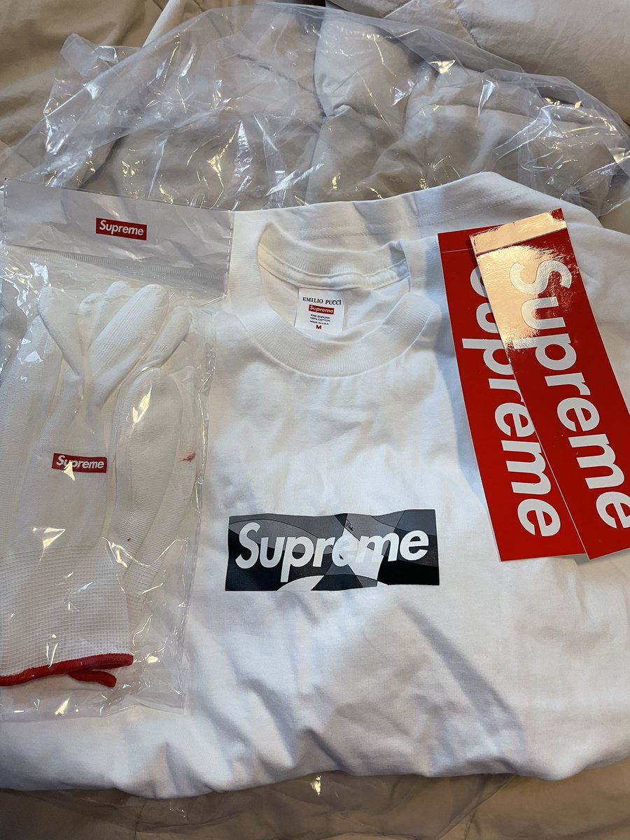 336Kickz's tweet photo. Supreme Emilio Pucci Bogo White/Black
W/ Work gloves &amp; stickers
$100 obo
Size M - New
small factory dot on back (see pics) https://t.co/fiOO8gYZqB