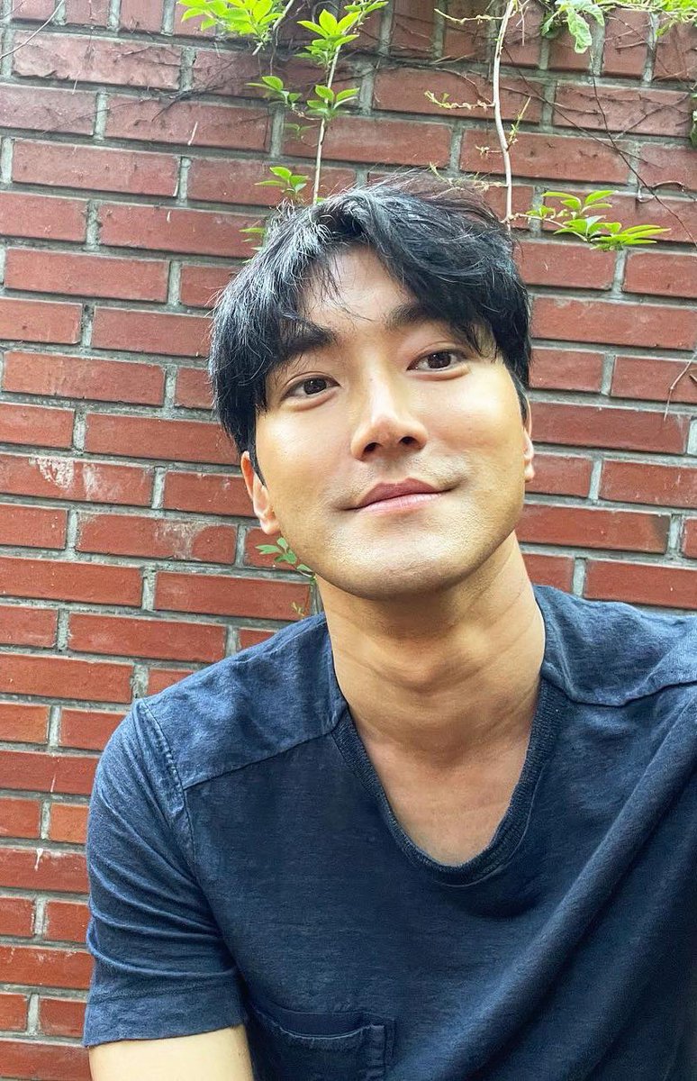 siwonnah's tweet photo. *kissing sounds* https://t.co/be5w1rk2e9