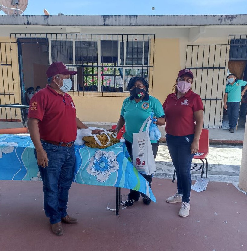 SaludCampeche's tweet photo. Como parte de las acciones de la Primera Semana Nacional de Protección contra Riesgos Sanitarios, personal de la #COPRISCAM en #Carmen recorrió las localidades de #Atasta, San Antonio Cárdenas, Nuevo Progreso y la colonia Emiliano Zapata. https://t.co/WQM8wCZJTI