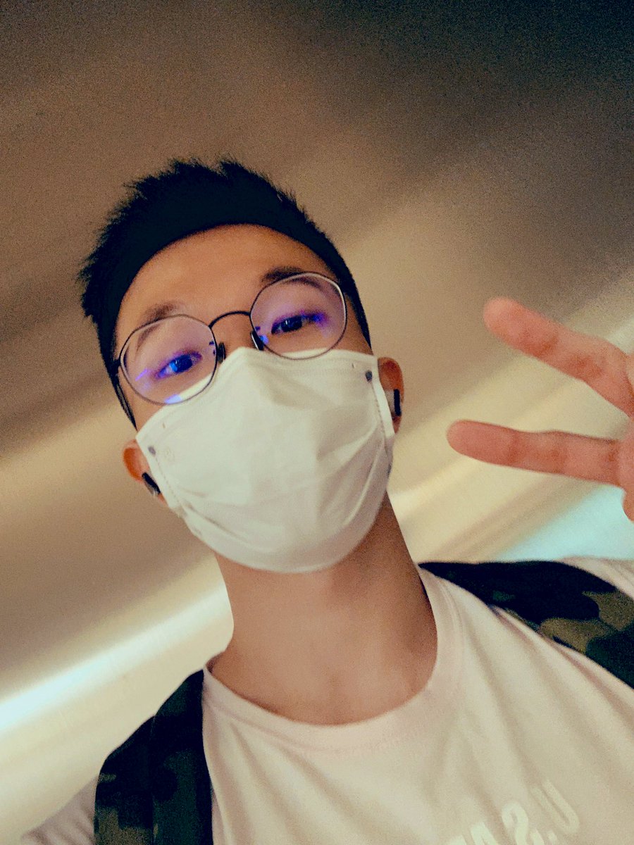 最近發生了很多事情
這是新買的眼鏡👓