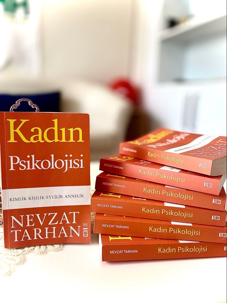 baharsam41's tweet photo. @OgOkuyor ‘Vizyonlu aileler çocuğunu bulunduğu çağa göre değil, yaşayacağı çağa göre hazırlayıp yetiştirirler’ @drnevzattarhan  ‘nın eşsiz söyleşinin kattığı en güzel sözlerden birisi. Zevkle ve her kelimesini not alarak dinledim şahsım adına teşekkür ediyorum 🌿 https://t.co/URWUfjOlKG