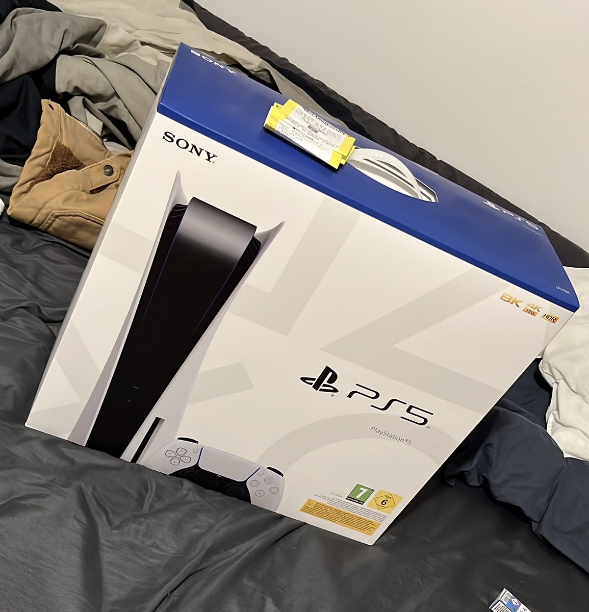 Gabriel_Spor's tweet photo. Merci @Dealabs les boss, bien reçu ma précommande carrefour et en plus sans les jeux 😁 https://t.co/uF12D1DMZ0