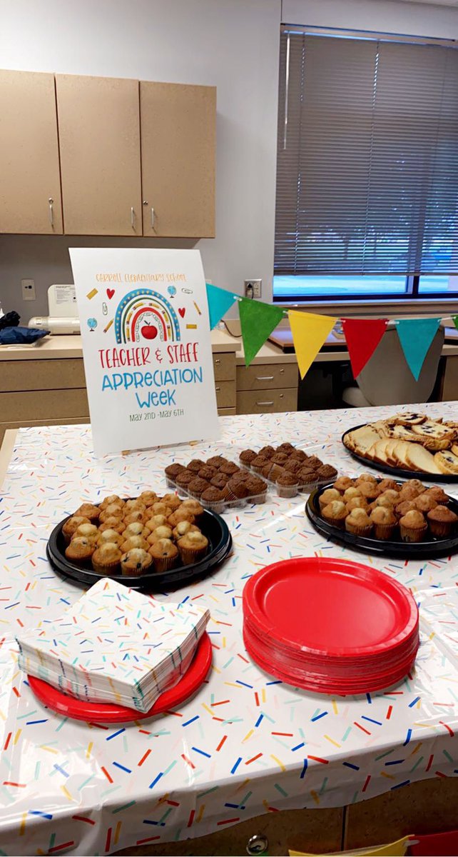 Ms_Layyyy's tweet photo. Thank you all for showering us with the most sweetest treats this week! 😍🍪 🍎@CarrollPTA_FISD #TeacherAppreciationWeek https://t.co/foBsv0EmhS