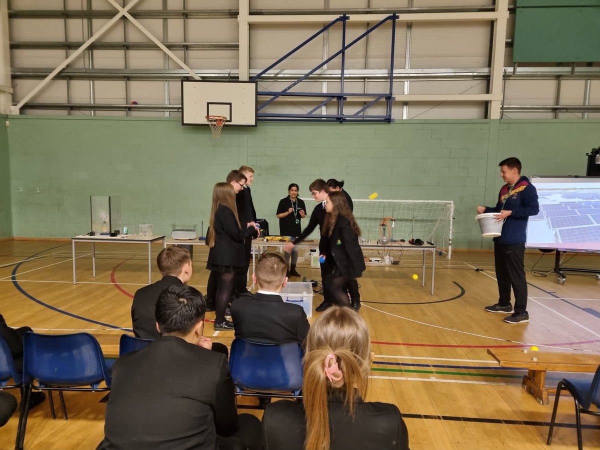 KAScience1's tweet photo. A fantastic day for our year nines today. Chemistry of carbon with EBacc experiences. #RI_science https://t.co/BaxhABaClP