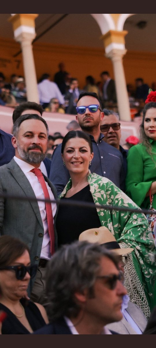 RamnSenra's tweet photo. @Macarena_Olona ¿Y todavía hay gente que duda sobre qué representa mejor a un País? https://t.co/iDlJpKfxC7