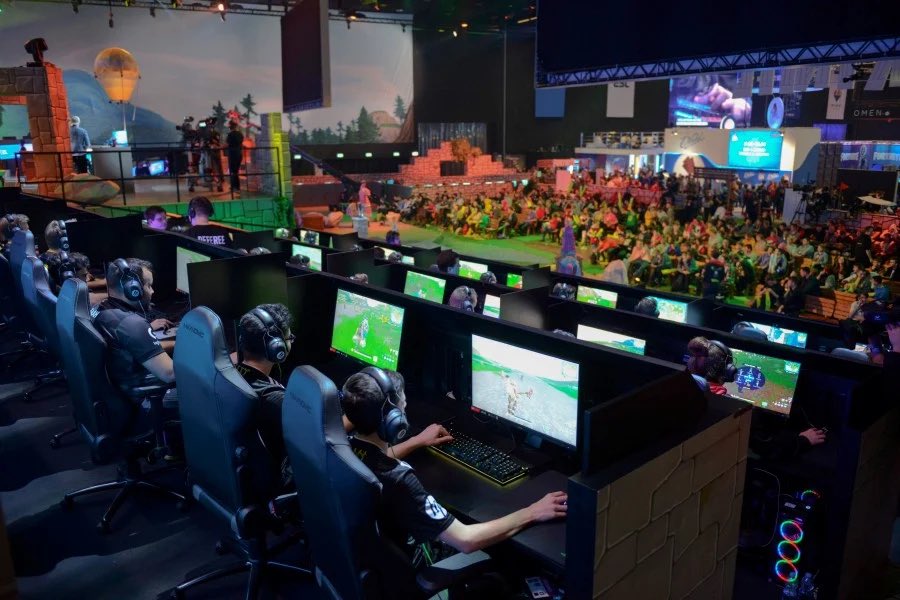 AlbertoMarmolW's tweet photo. Si este tweet llega a 10K RT hago una LAN en un coliseo en Guayaquil EC   de Warzone, Valorant y League of Legends con usd $10.000 en premios https://t.co/1Mij4mEKdJ