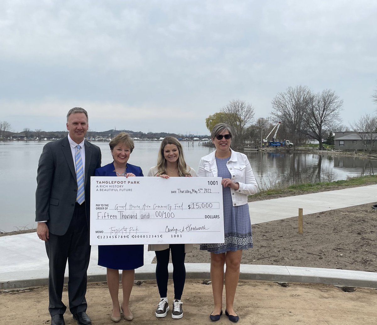 JoshPaciorek's tweet photo. .@ConsumersEnergy presented the Village of Spring Lake in west Michigan with support for their incredible new farmers market at Tanglewood Park. Grand opening coming soon #PureMichigan
Also check out those CE crews in the background doing great work! https://t.co/DLa7qmqm8p
