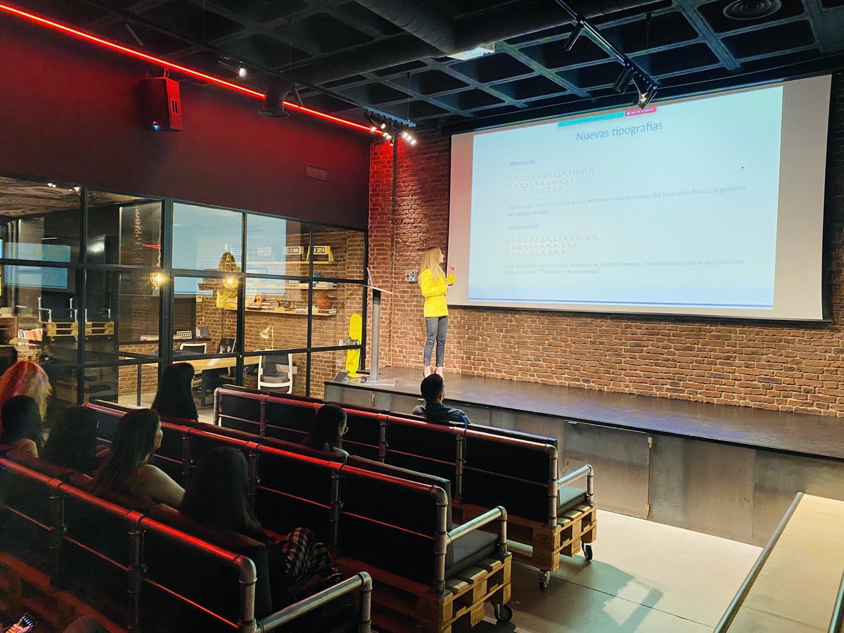 jordisanildefon's tweet photo. Bianca Dragan (@biaadragan ) nos presenta el TFM de la marca Mia 😍 en el #MasterAulaCM sobre el escenario de @aulaCM https://t.co/W7KVi1y77v