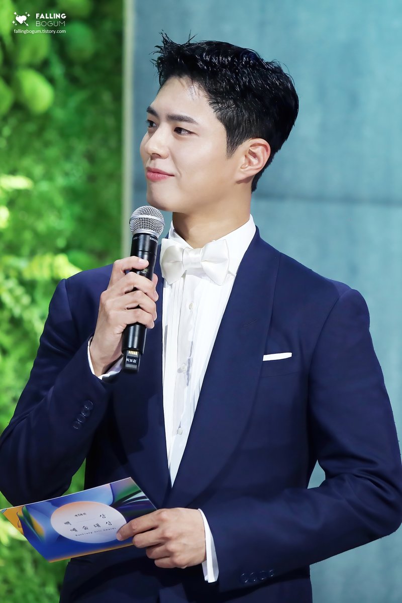 falling_bogum's tweet photo. 220506 백상예술대상 2부

@BOGUMMY 다시 봄을 함께 할 수 있어서 좋았습니다🌸 

https://t.co/hhwPp1wRGz
https://t.co/MyeafE6zGr
https://t.co/s8YzxXtPwo

#박보검 https://t.co/vRNILZjmSI