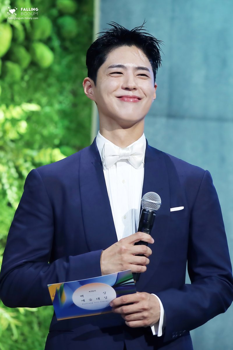 falling_bogum's tweet photo. 220506 백상예술대상 2부

@BOGUMMY 다시 봄을 함께 할 수 있어서 좋았습니다🌸 

https://t.co/hhwPp1wRGz
https://t.co/MyeafE6zGr
https://t.co/s8YzxXtPwo

#박보검 https://t.co/vRNILZjmSI